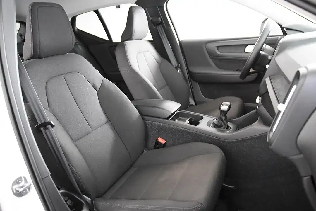 Volvo XC40 - Thumbnail 3