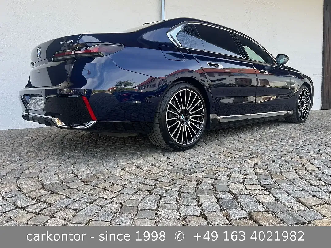 BMW i7 - Thumbnail 11