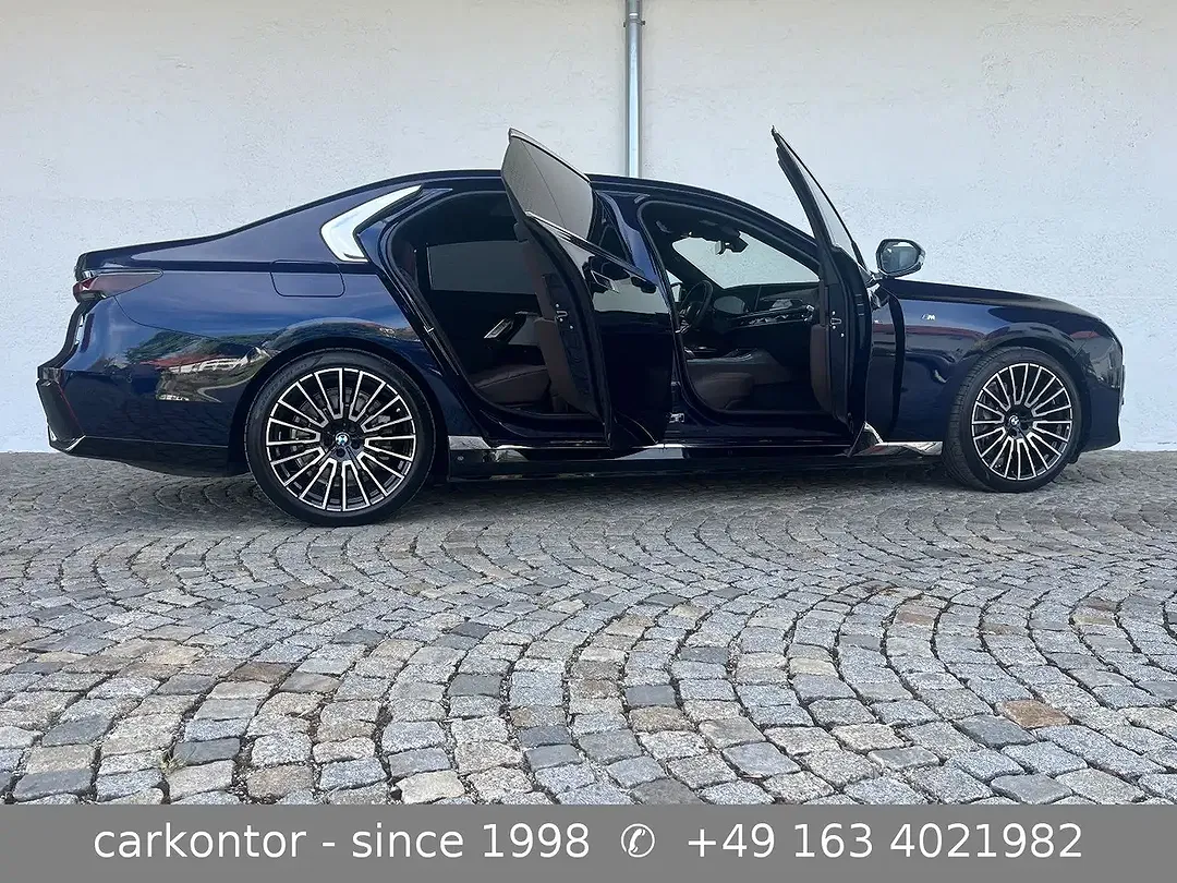BMW i7 - Thumbnail 14
