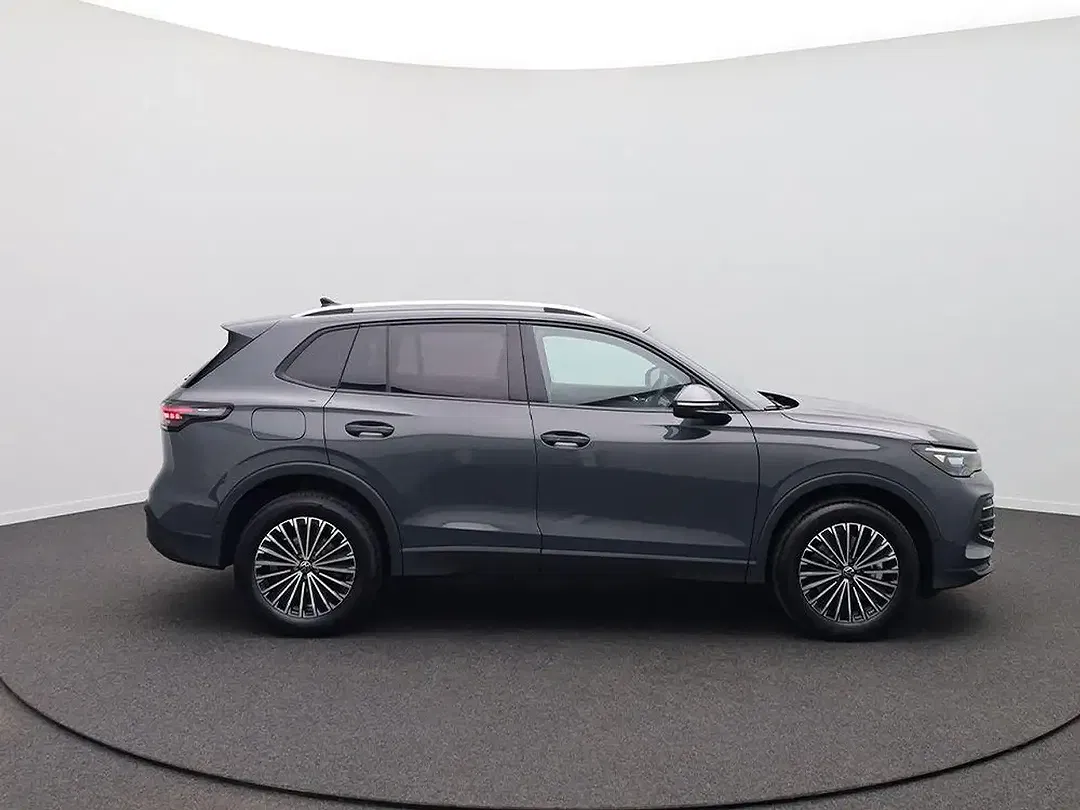 Volkswagen Tiguan - Thumbnail 8