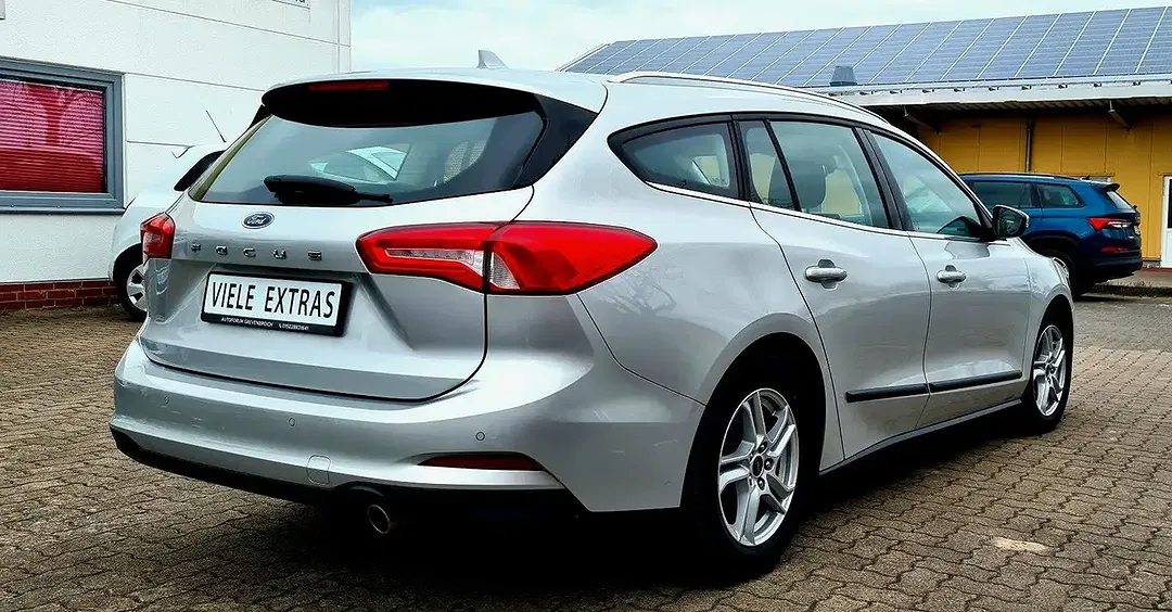 Ford Focus - Thumbnail 3