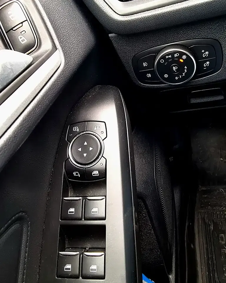 Ford Focus - Thumbnail 8