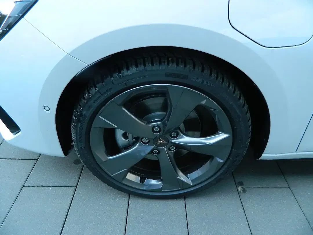 CUPRA Leon - Thumbnail 4