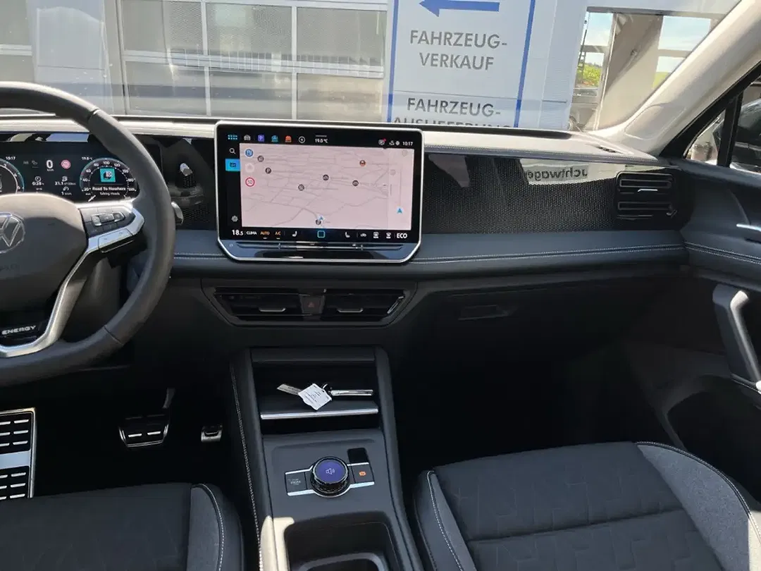 Volkswagen Tiguan - Thumbnail 12