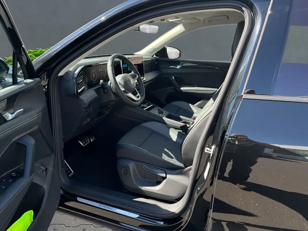 Volkswagen Tiguan - Thumbnail 9