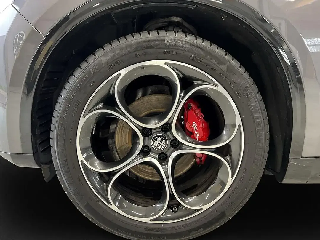 Alfa Romeo Stelvio - Thumbnail 5
