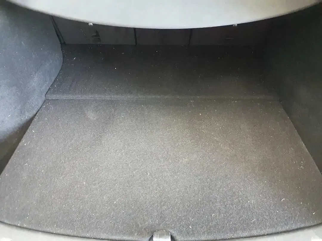 Tesla Model Y - Thumbnail 10