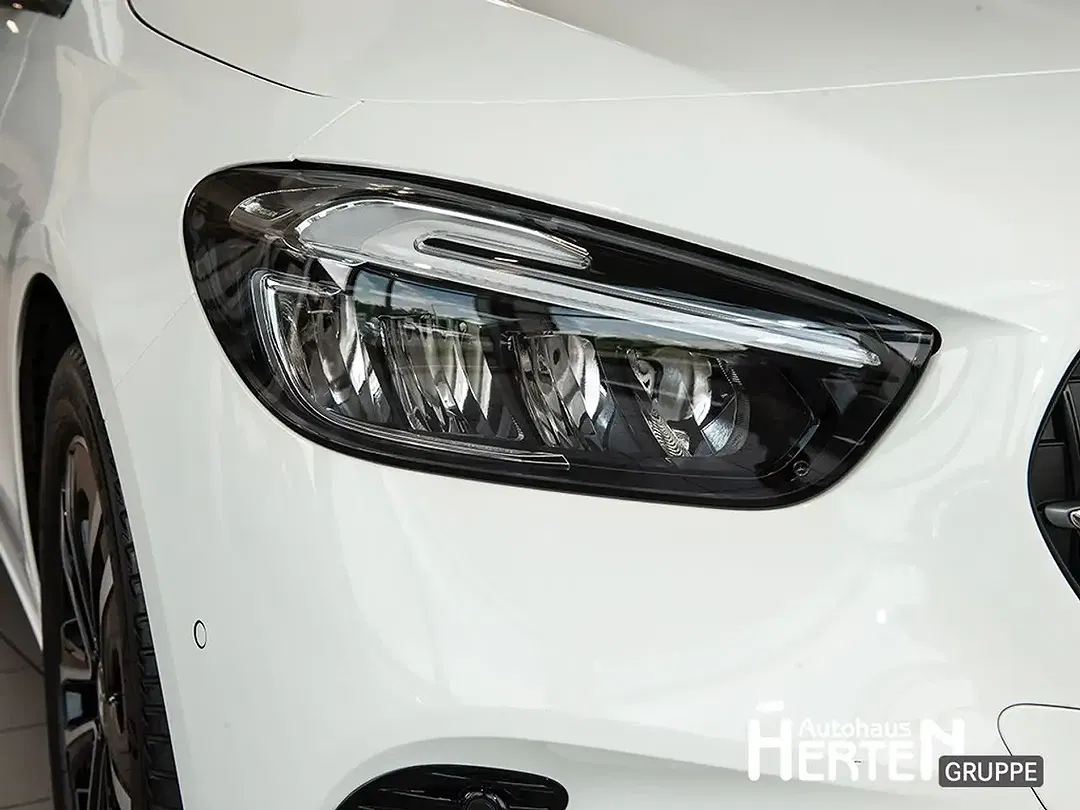 Mercedes-Benz B 180 - Thumbnail 13
