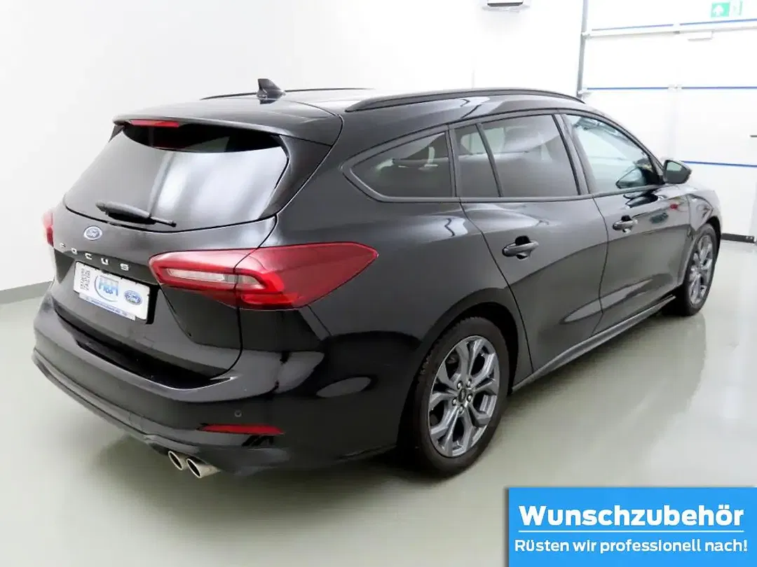 Ford Focus - Thumbnail 3