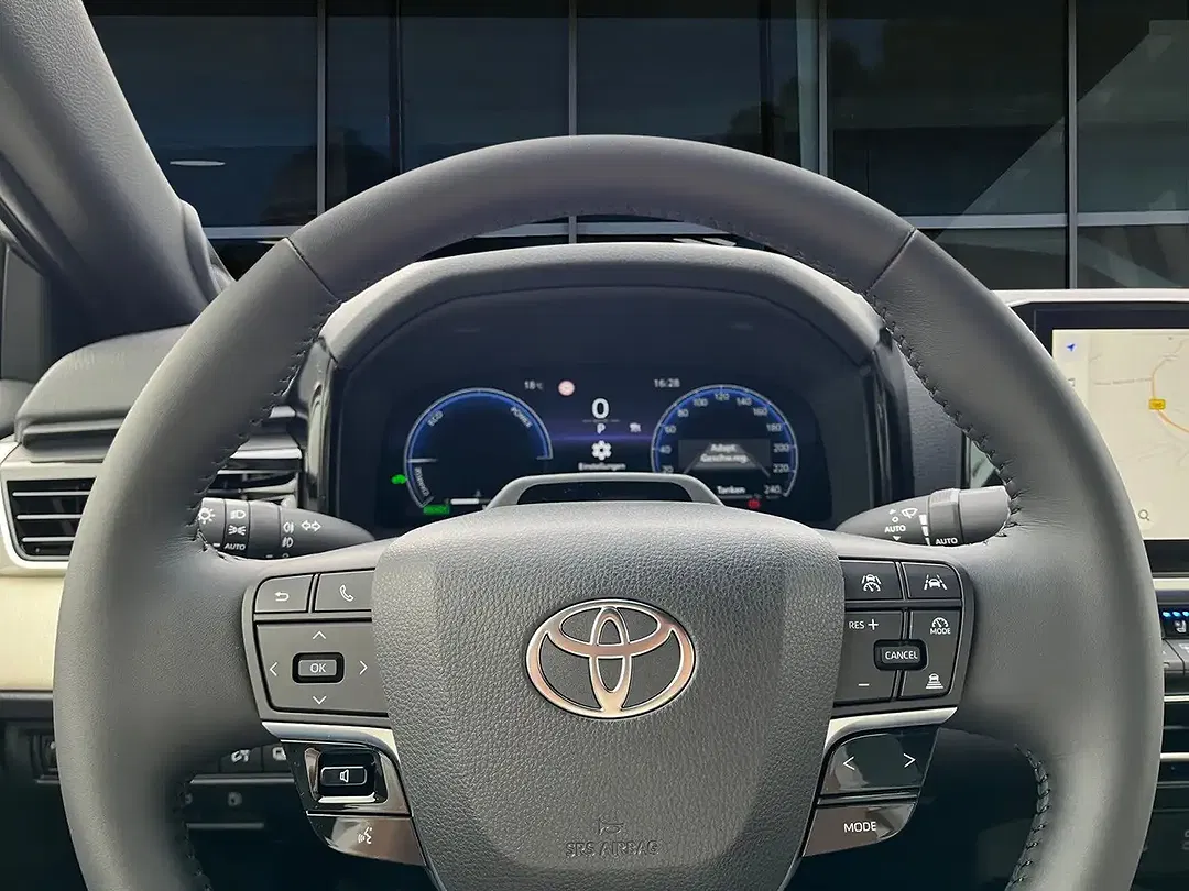 Toyota Camry - Thumbnail 17