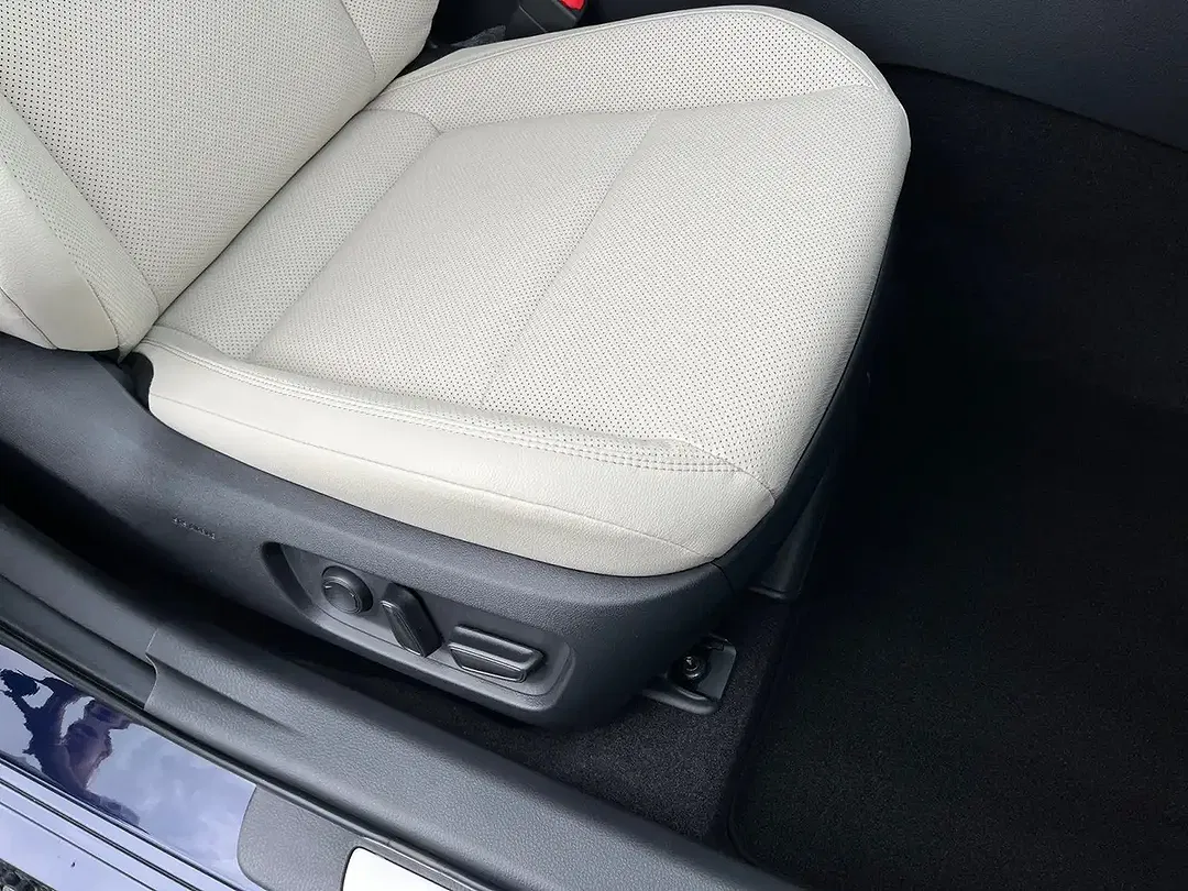 Toyota Camry - Thumbnail 18