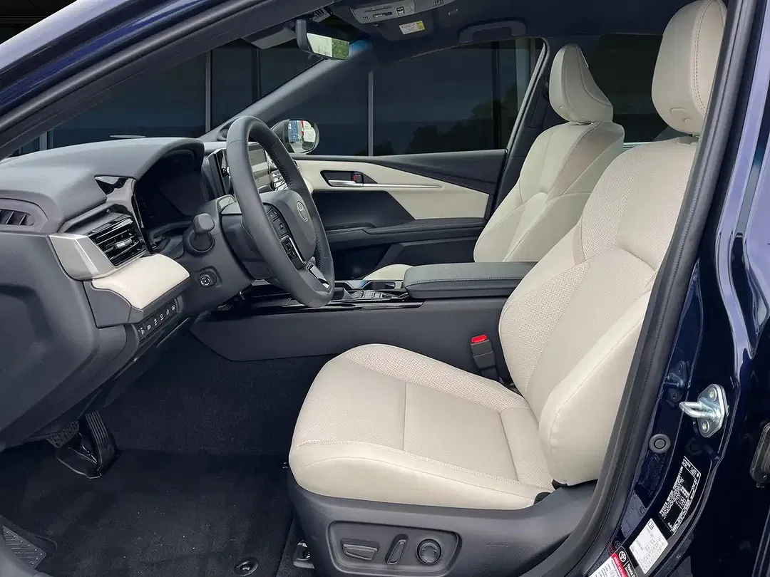 Toyota Camry - Thumbnail 20