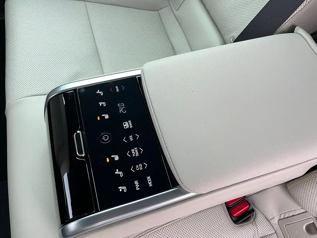 Toyota Camry - Thumbnail 24