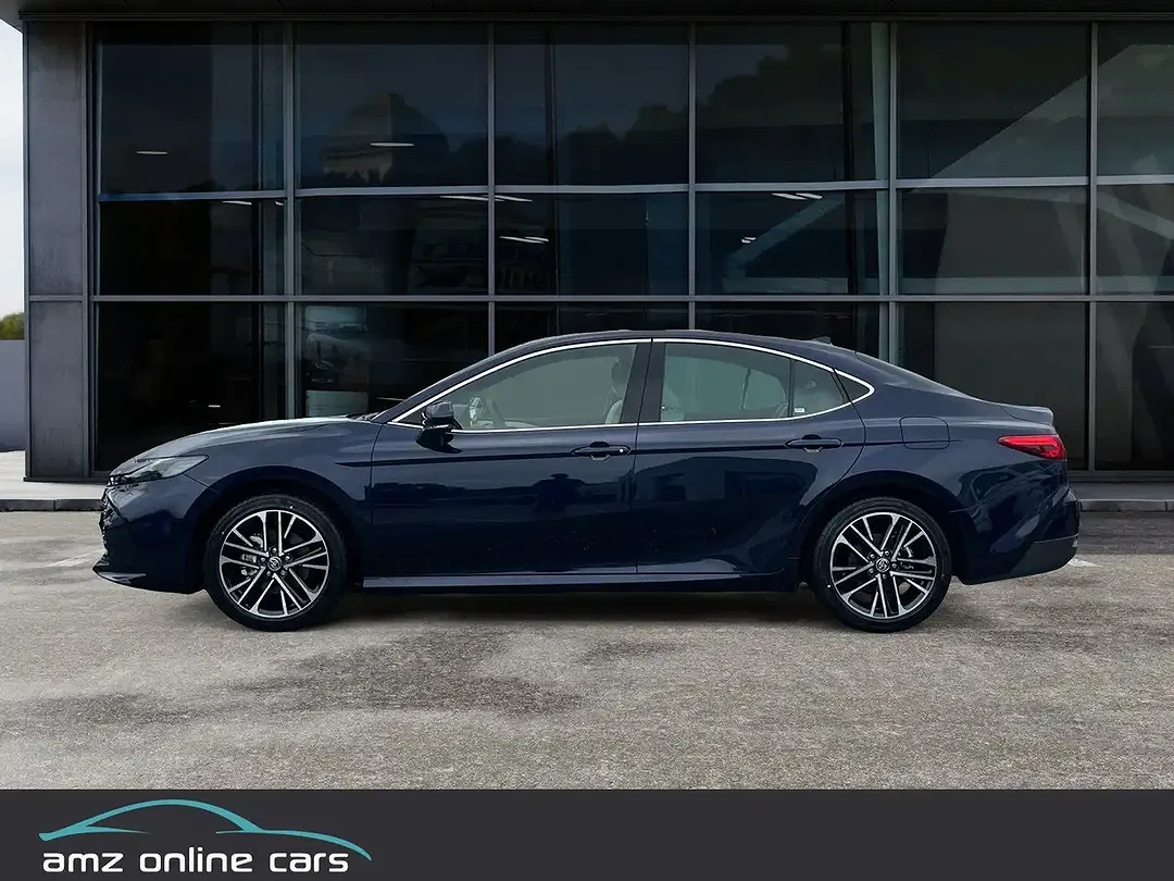 Toyota Camry - Thumbnail 3