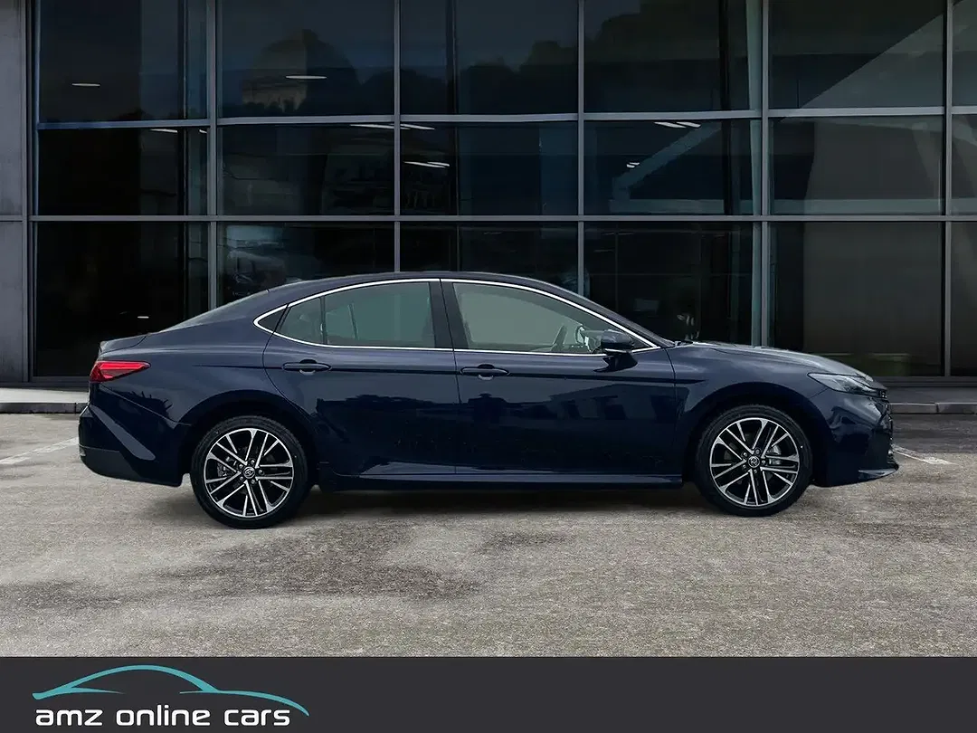 Toyota Camry - Thumbnail 4