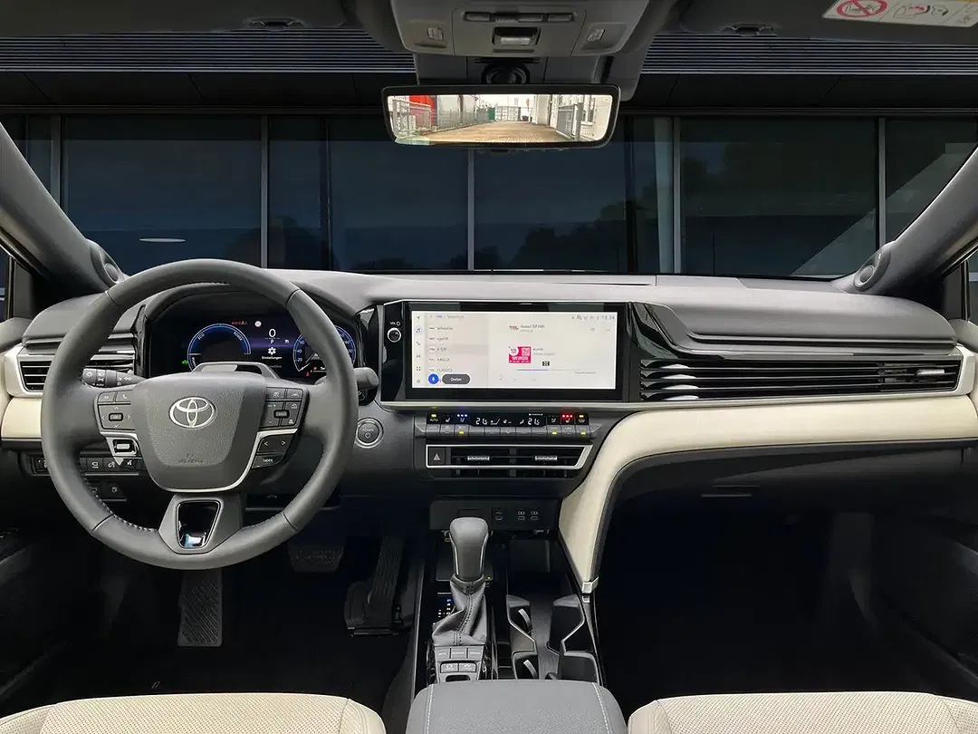 Toyota Camry - Thumbnail 6