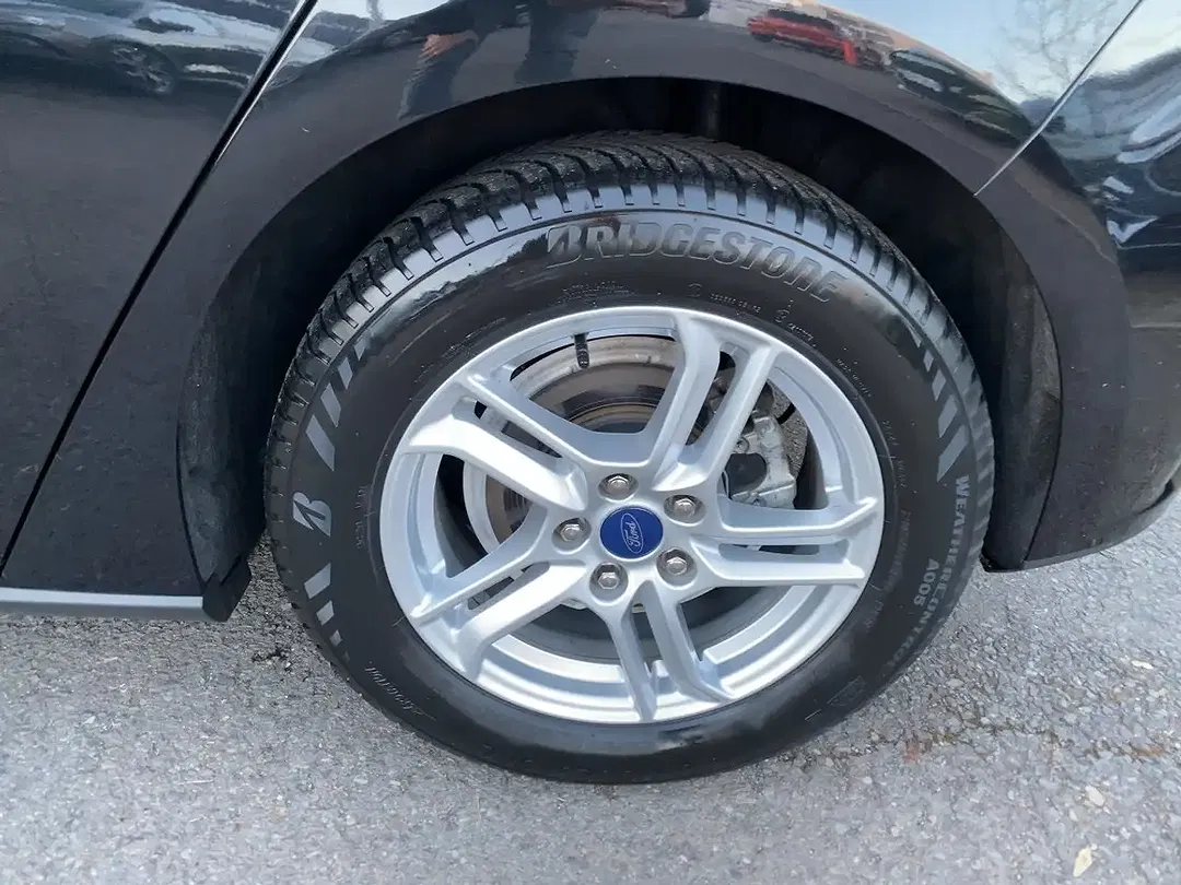 Ford Focus - Thumbnail 11