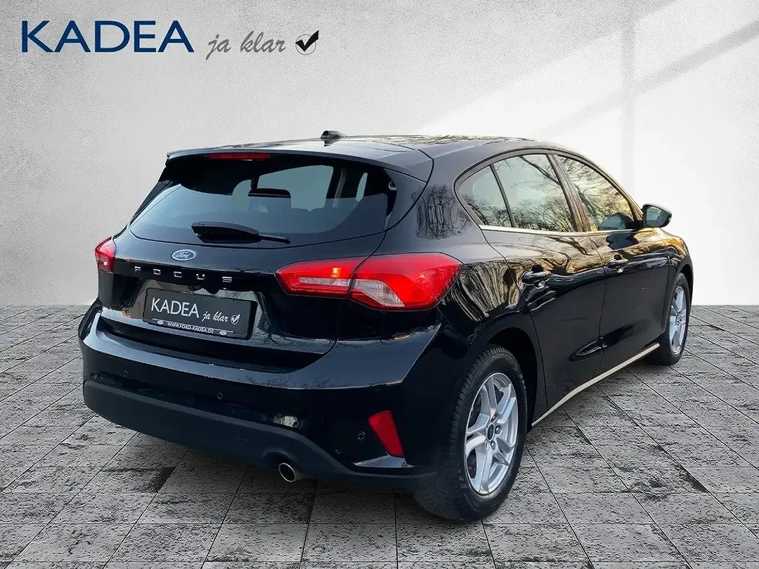 Ford Focus - Thumbnail 3