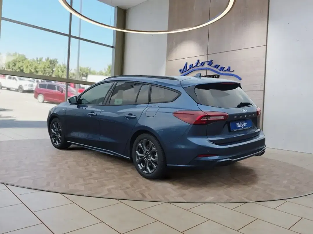 Ford Focus - Thumbnail 4