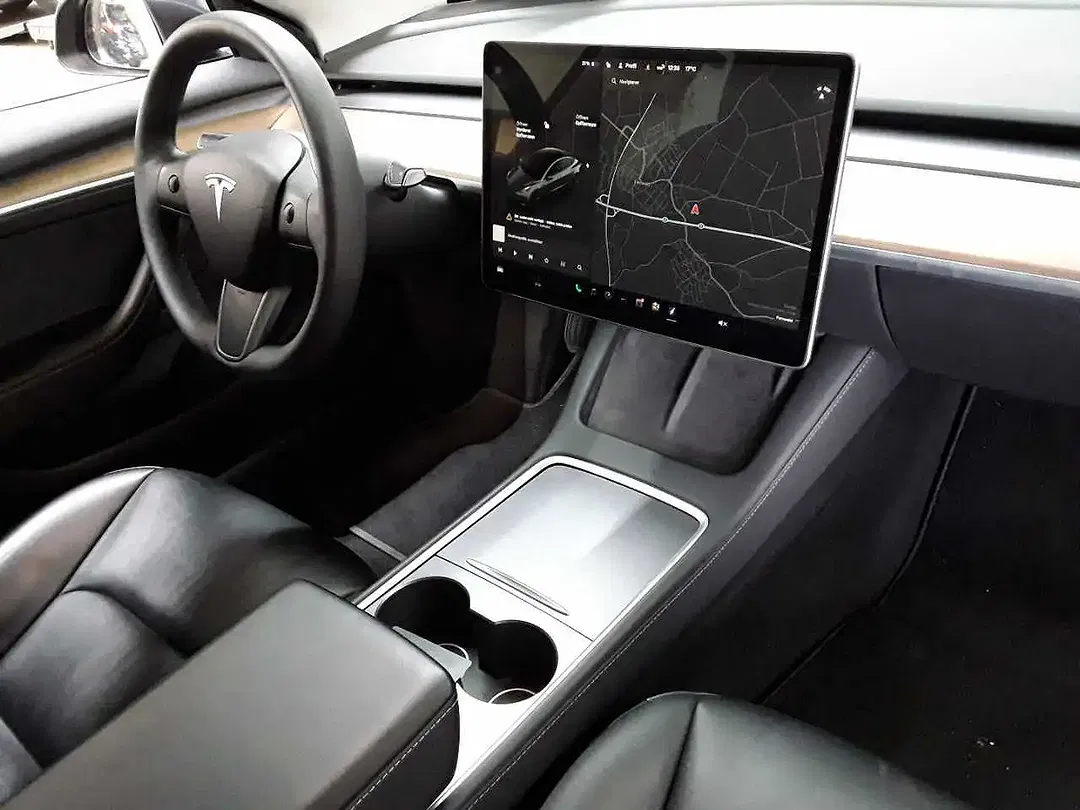 Tesla Model 3 - Thumbnail 12