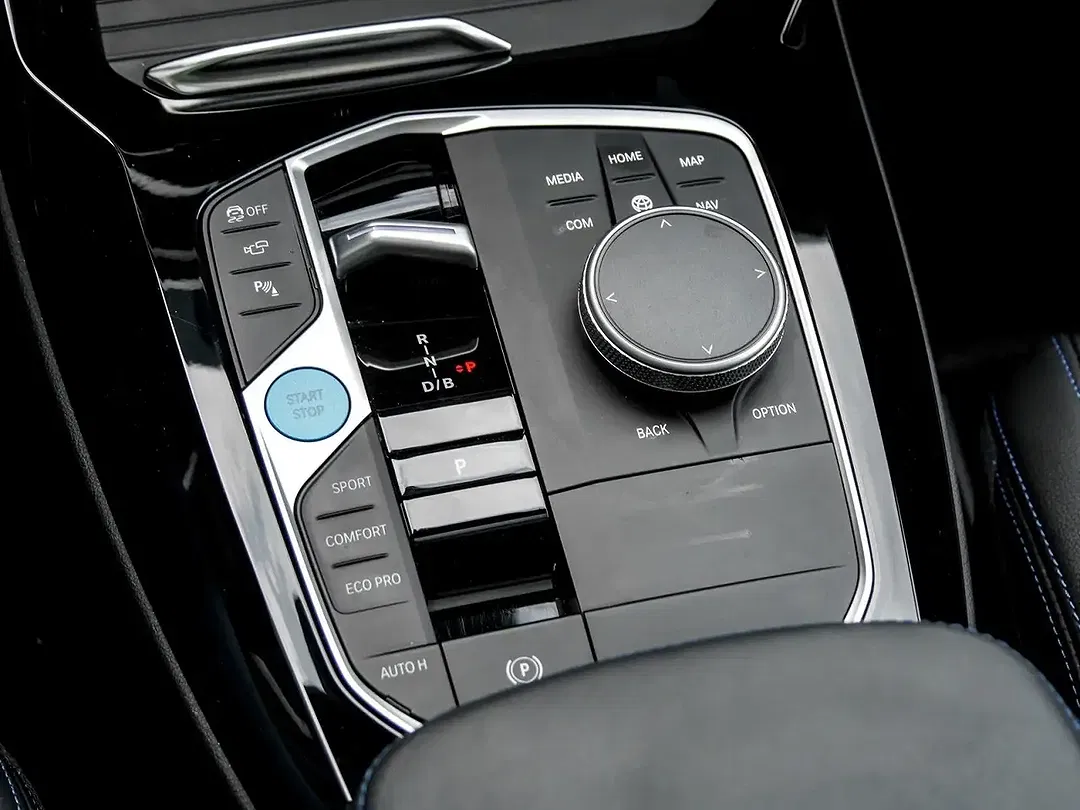 BMW iX3 - Thumbnail 10