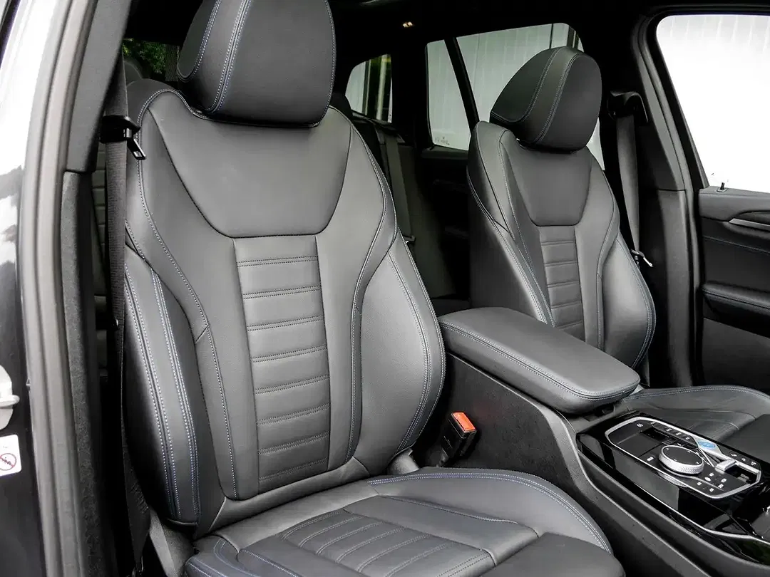 BMW iX3 - Thumbnail 7