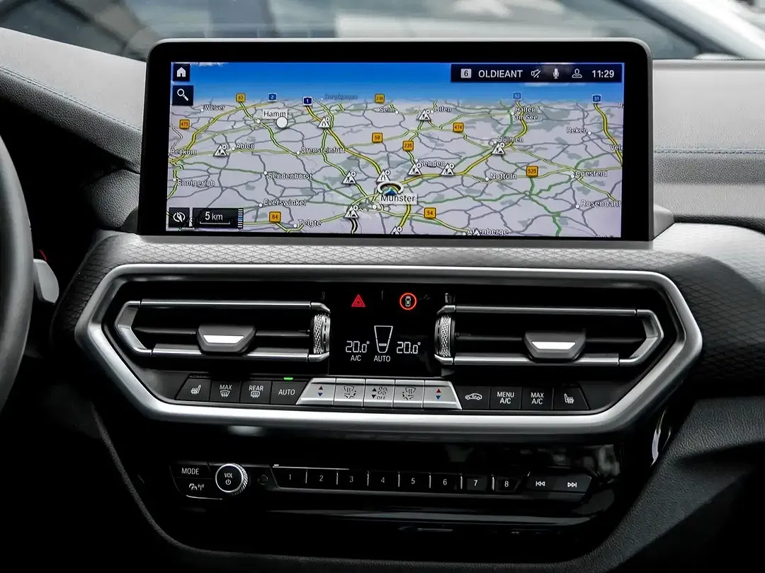 BMW iX3 - Thumbnail 8
