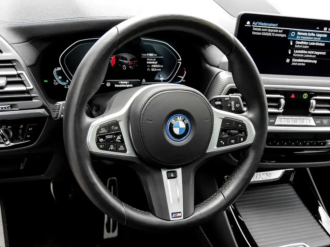 BMW iX3 - Thumbnail 9