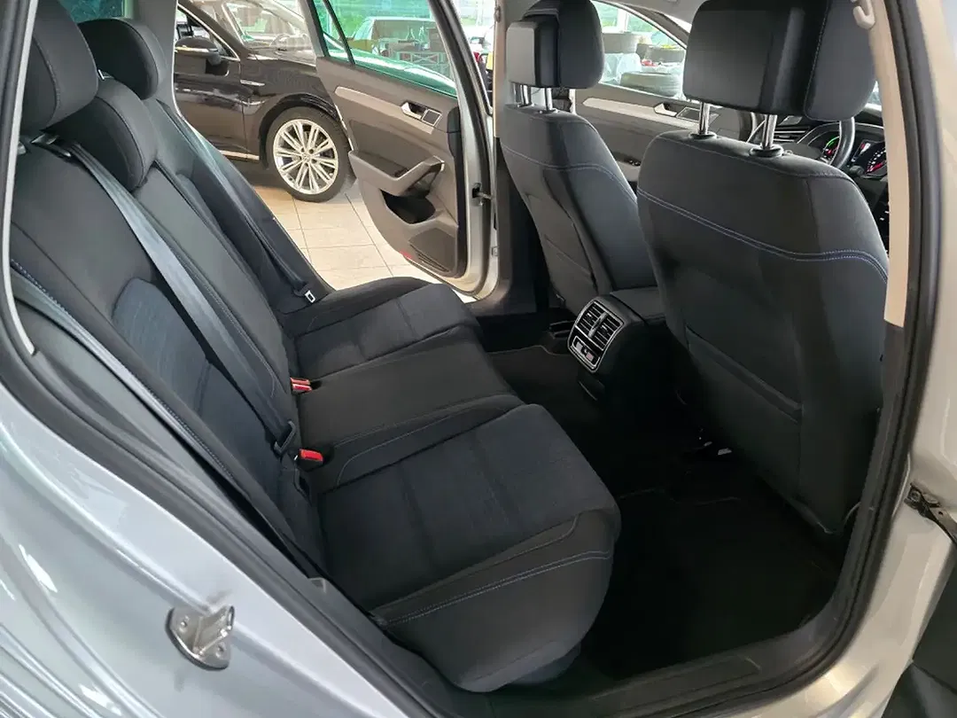 Volkswagen Passat Variant - Thumbnail 11