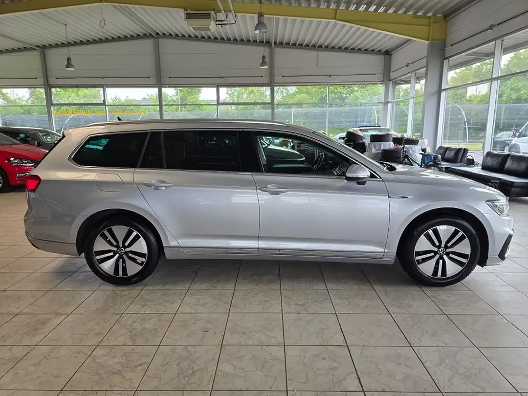 Volkswagen Passat Variant - Thumbnail 4