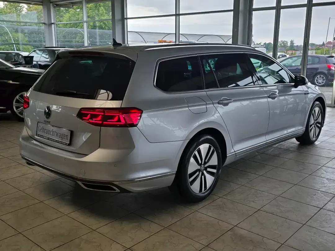 Volkswagen Passat Variant - Thumbnail 6