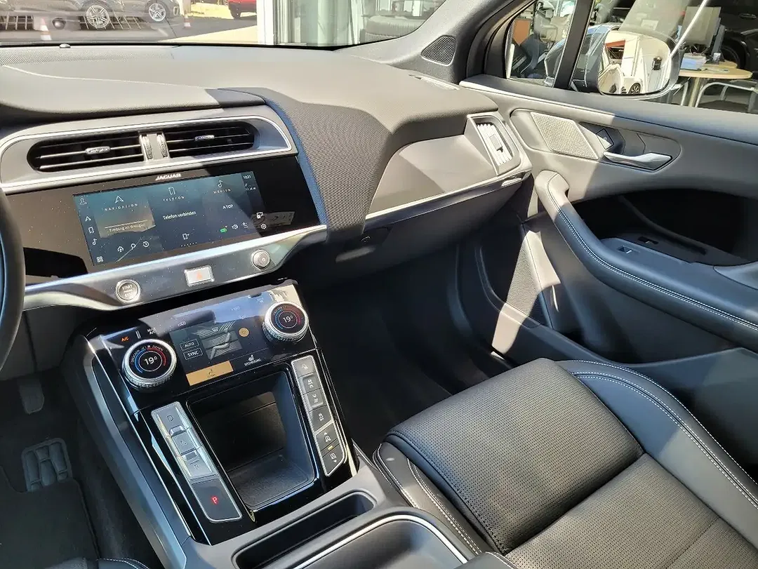 Jaguar I-Pace - Thumbnail 8
