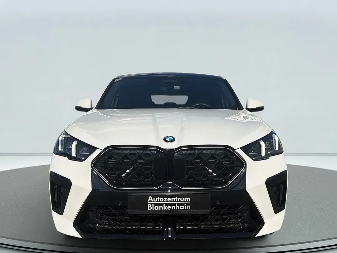 BMW X2 - Thumbnail 3
