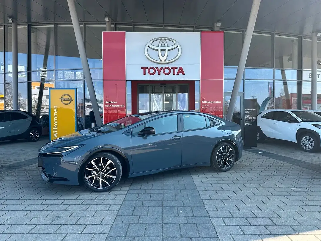Toyota Prius - Thumbnail 1