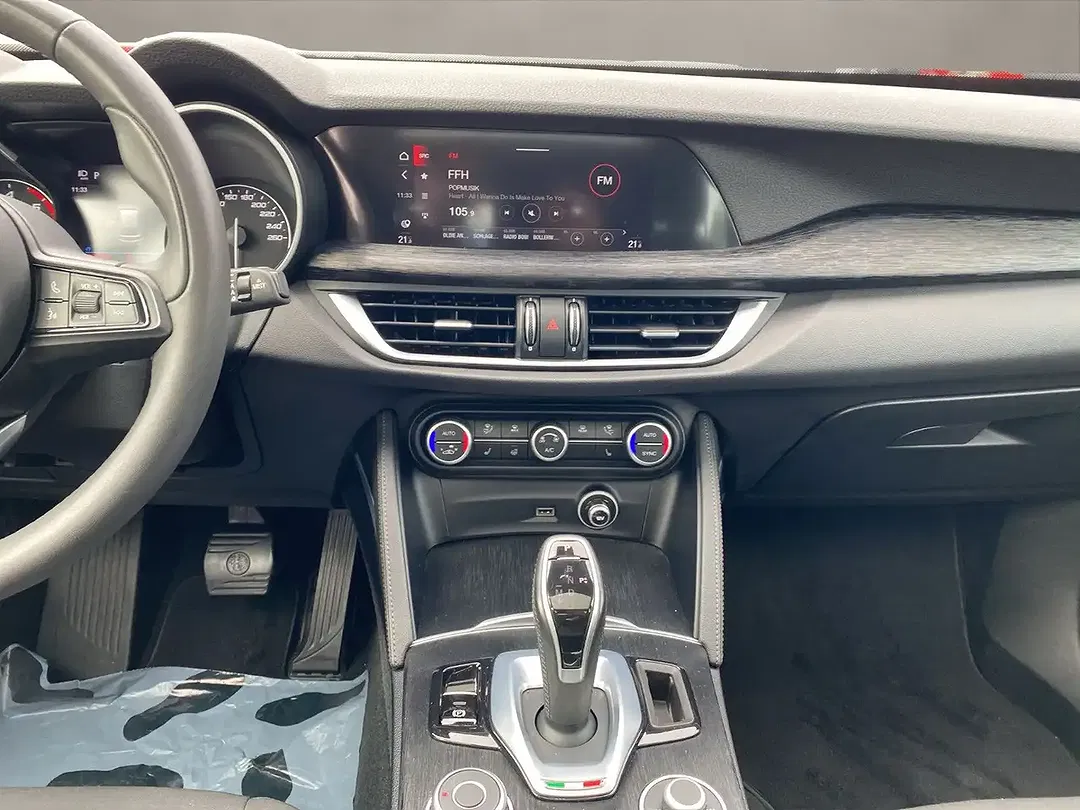 Alfa Romeo Stelvio - Thumbnail 14