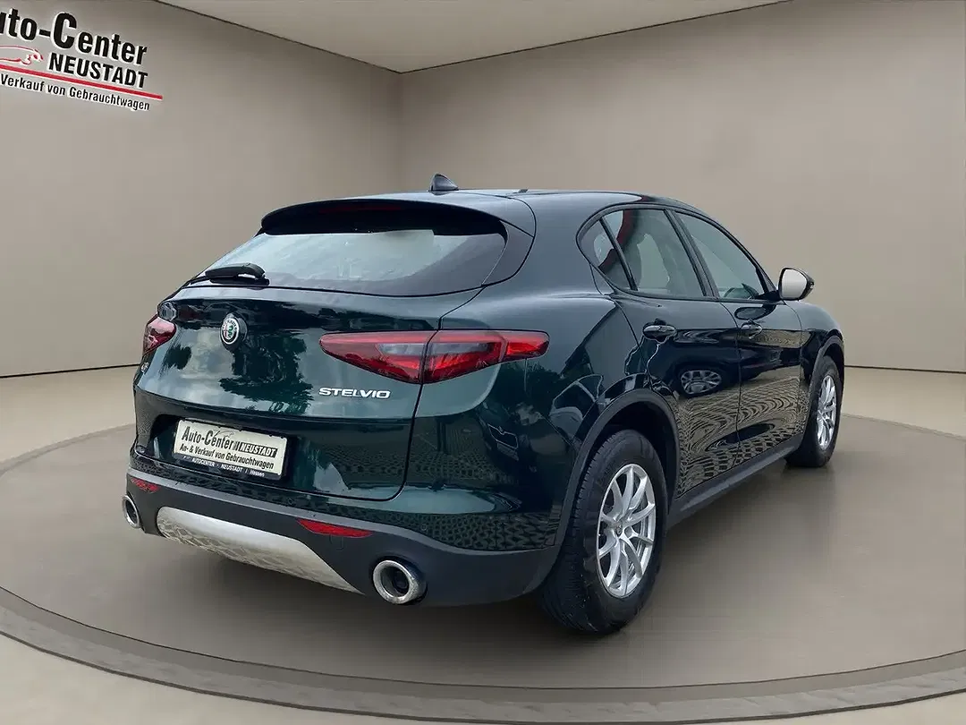 Alfa Romeo Stelvio - Thumbnail 3