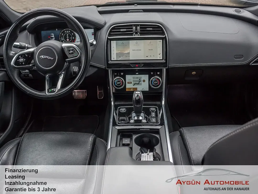 Jaguar XE - Thumbnail 14