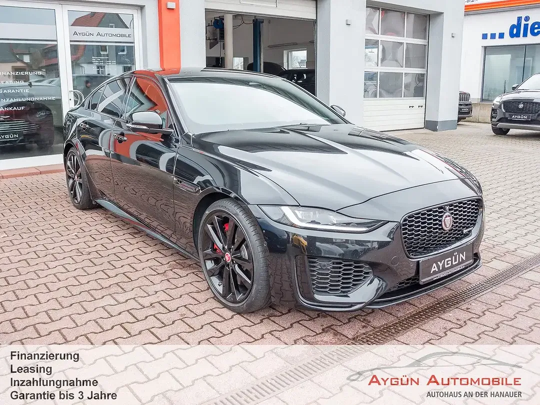 Jaguar XE - Thumbnail 3