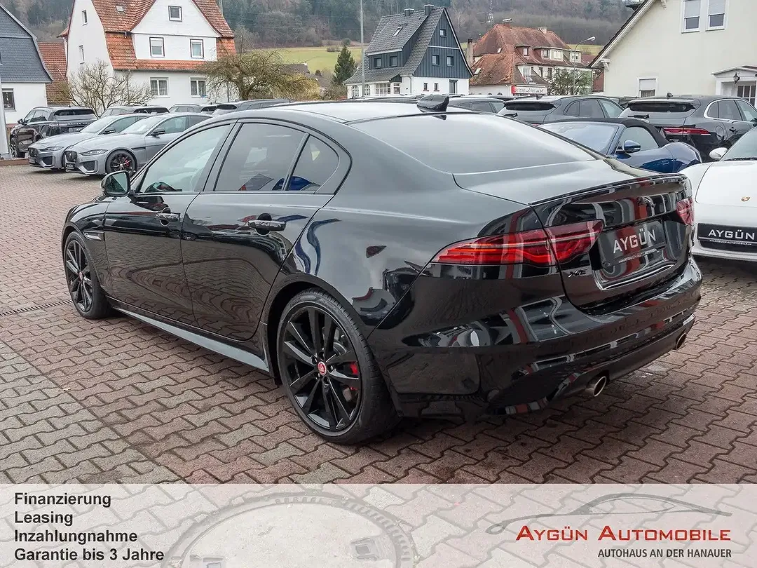 Jaguar XE - Thumbnail 4