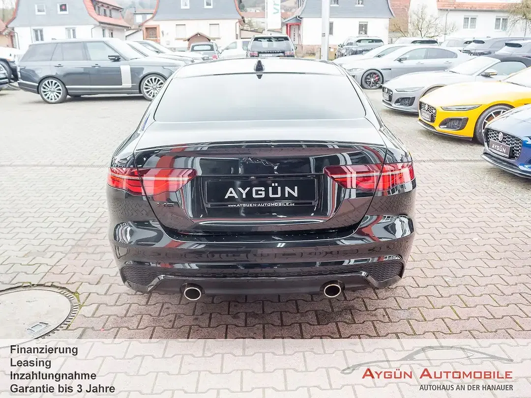 Jaguar XE - Thumbnail 5