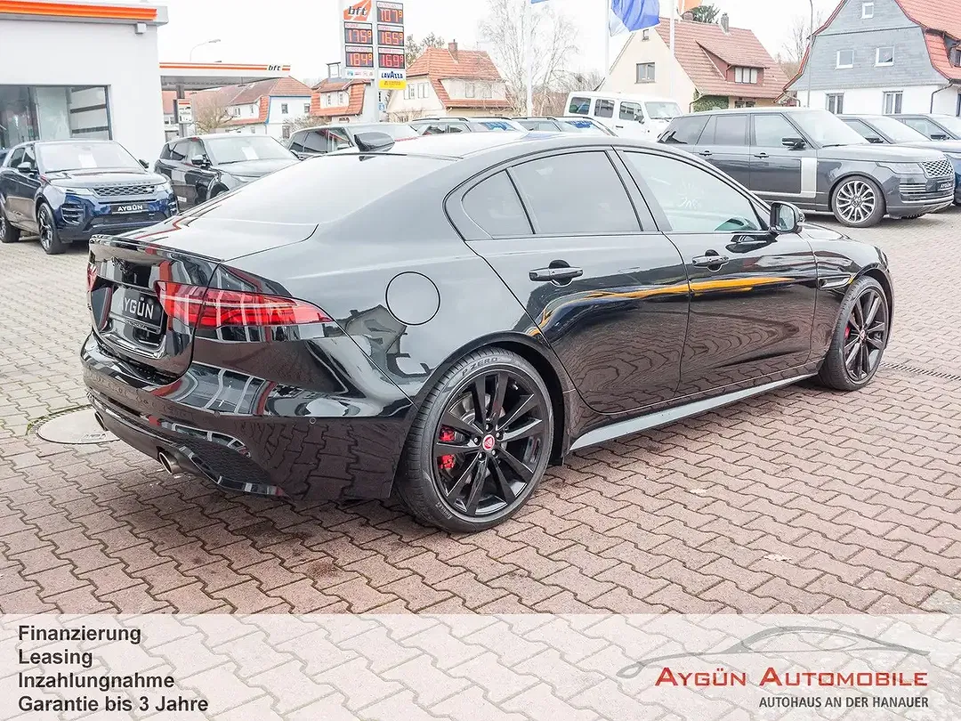 Jaguar XE - Thumbnail 6