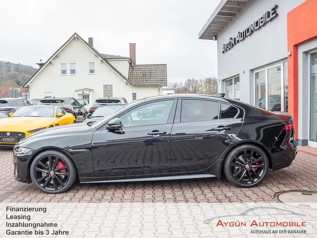 Jaguar XE - Thumbnail 7