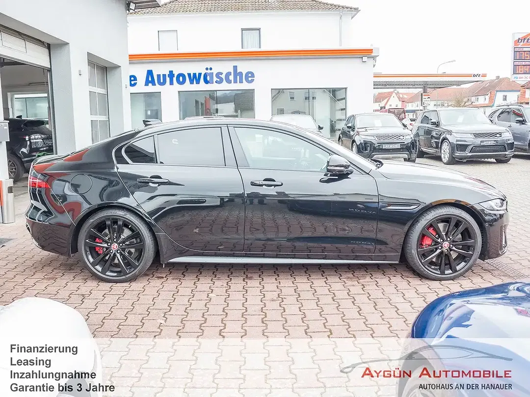 Jaguar XE - Thumbnail 8