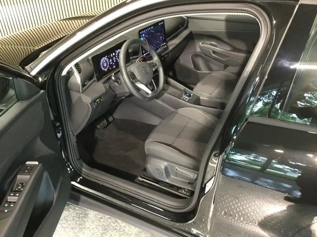 Volkswagen T-Roc - Thumbnail 3