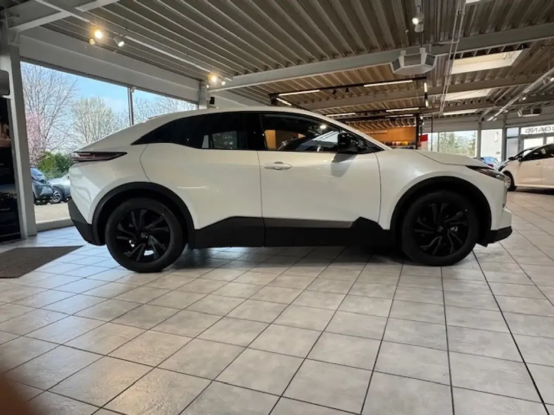 Toyota C-HR - Thumbnail 7