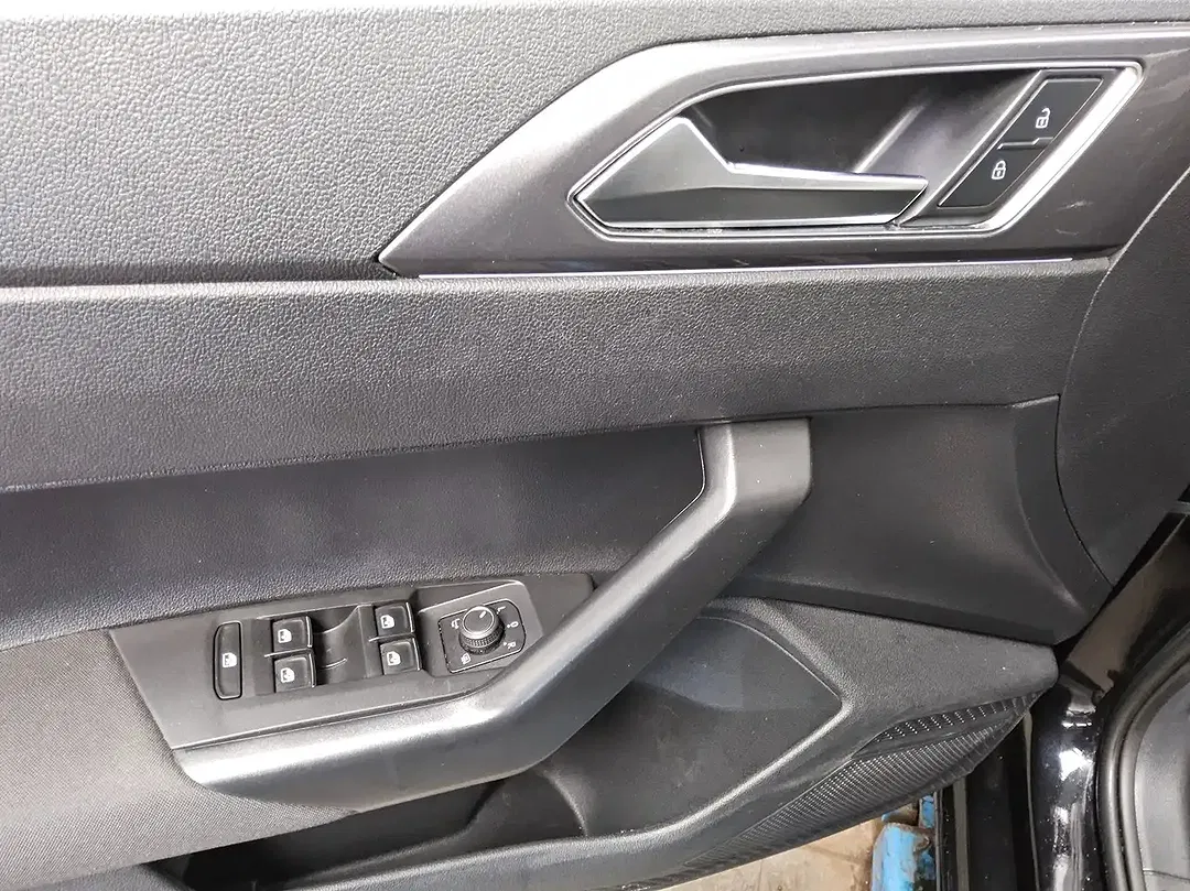 Volkswagen Polo - Thumbnail 5