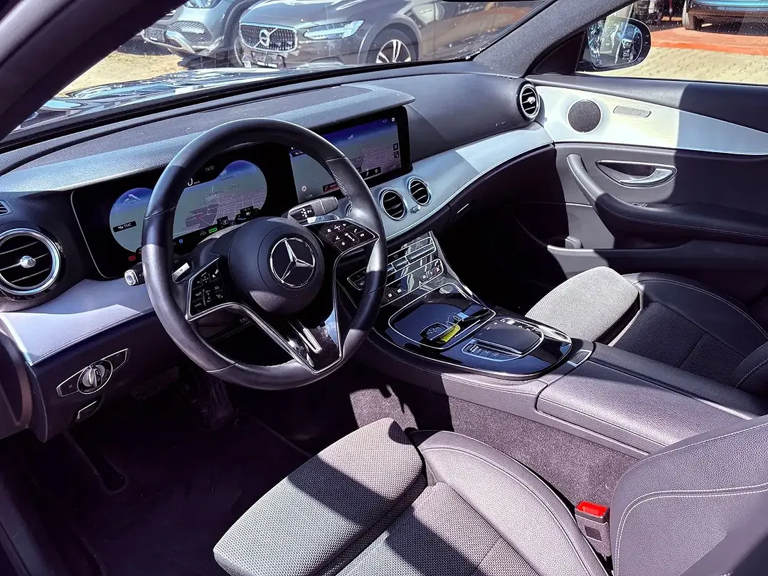 Mercedes-Benz E 300 - Thumbnail 13