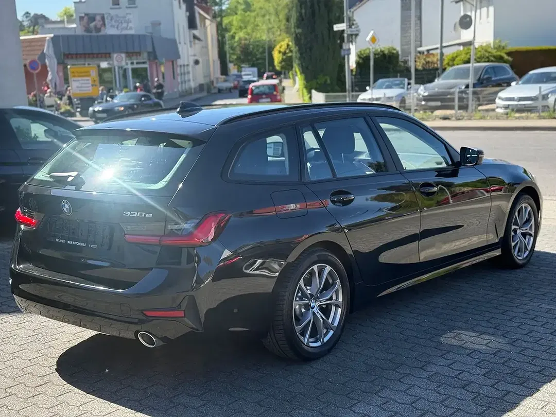BMW 330 - Thumbnail 11