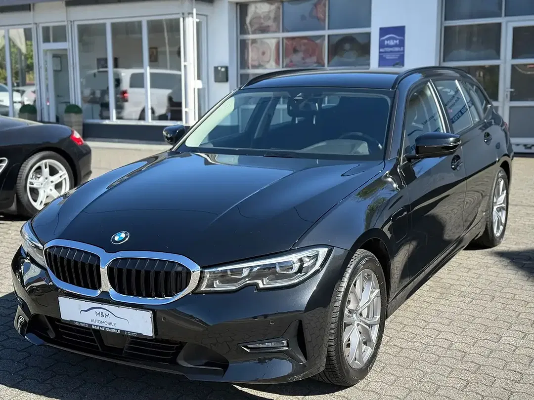 BMW 330 - Thumbnail 3