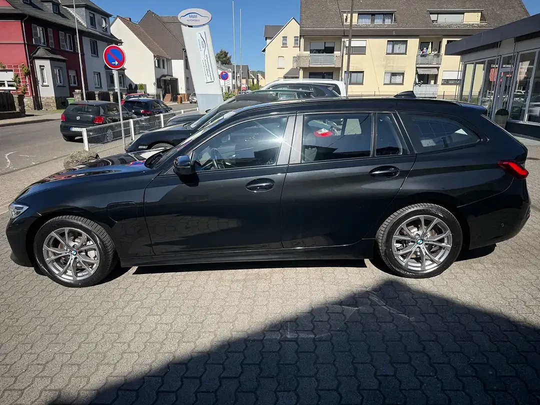 BMW 330 - Thumbnail 5